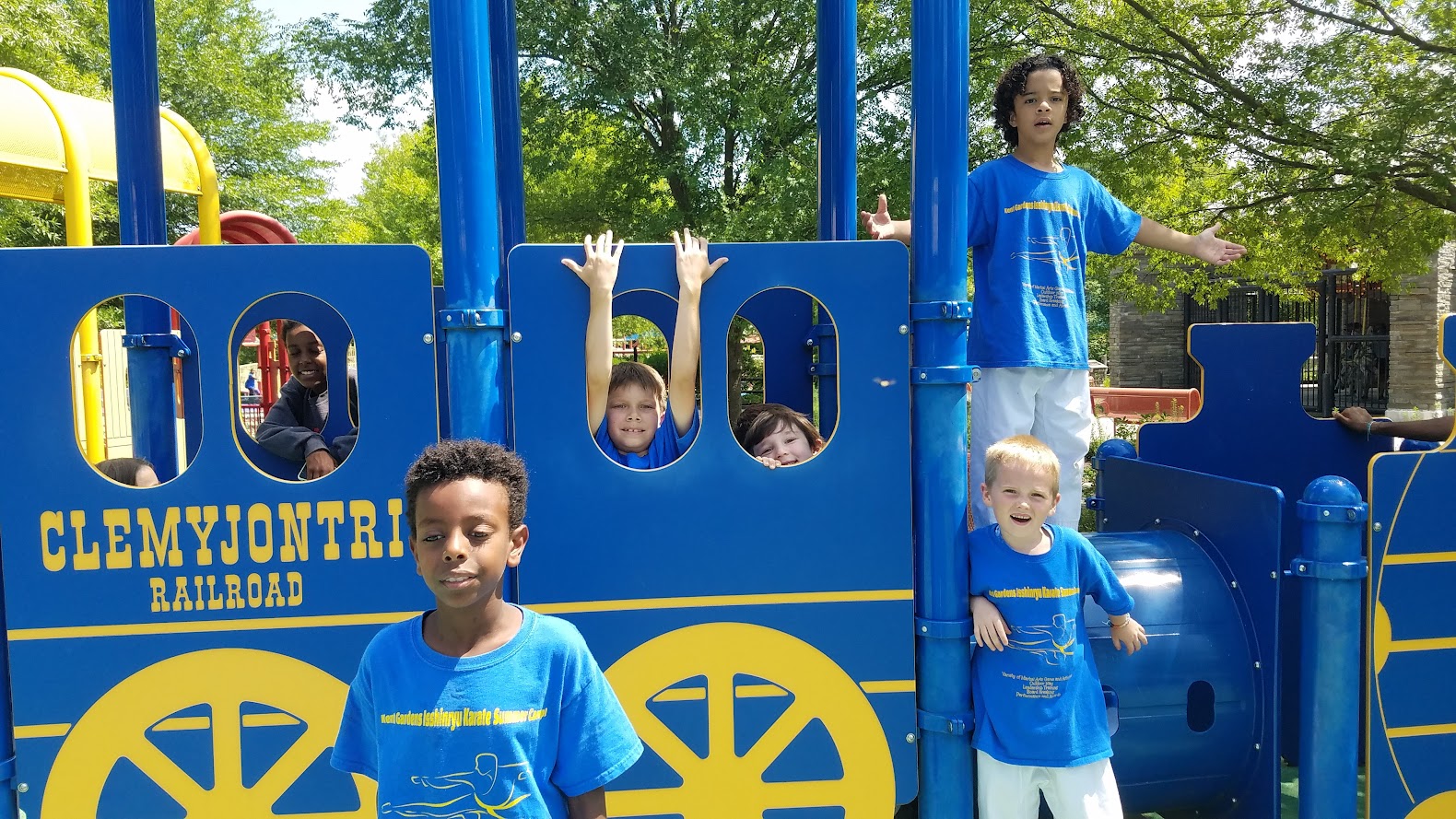 Clemyjontri Railroad train playground
